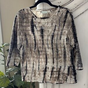 Lulu B Top Womens M 3/4 Sleeve Beige/Black Textured Tie Dye Round Neck Casual